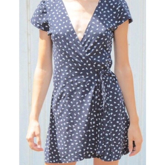 Brandy Melville Dresses & Skirts - Brandy Melville Wrap Dress Blue Floral Print Short Sleeve Casual